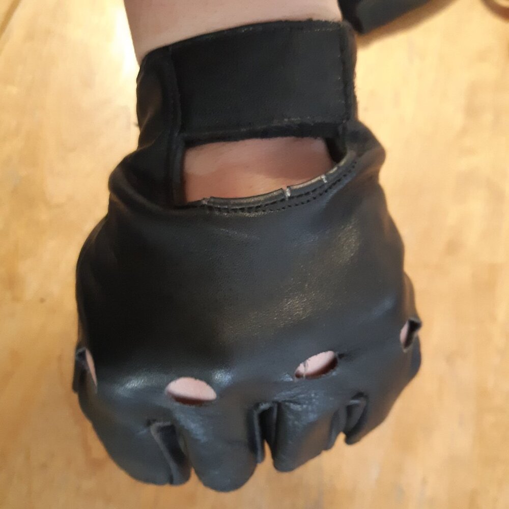 Fingerless Leather Motorcycle Gloves Small 100% Cuir Black Very good condition - Picture 3 of 9